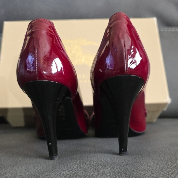 Burberry Women's Burgundy Patent Leather Heels - Picture 5 of 16